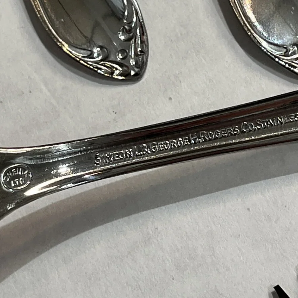 Rogers Stainless By Oneida Homestead 16 PC Set 4 Ea Place Setting‎